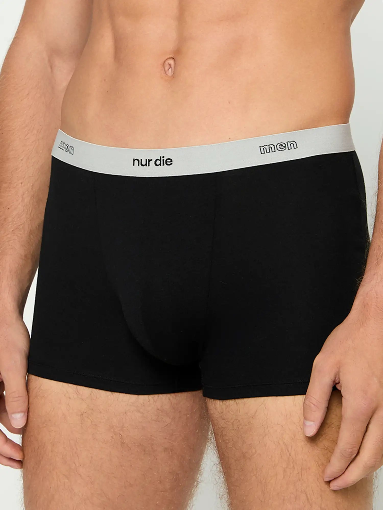 schwarz / 5 | M | 50
