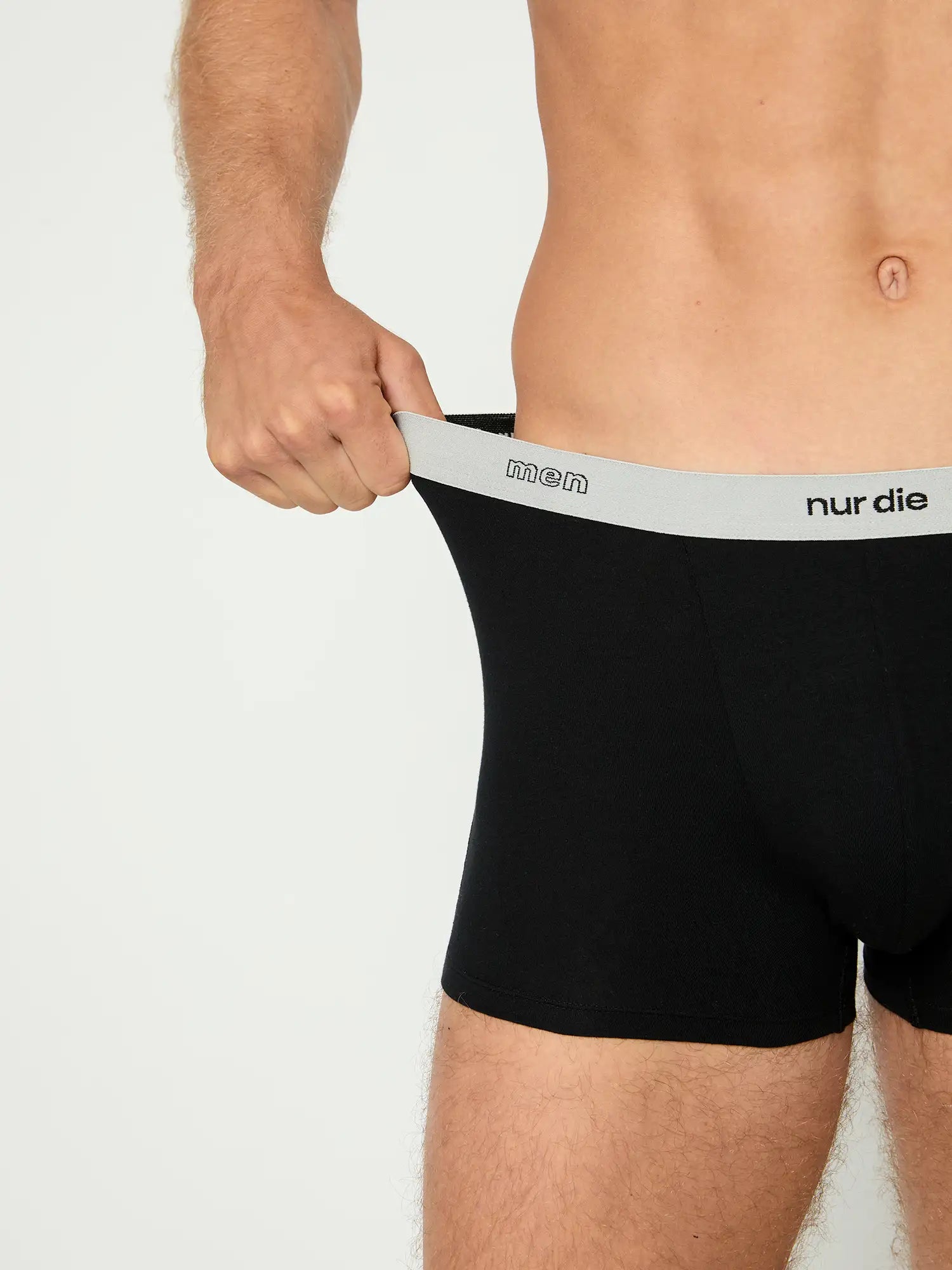 schwarz / 5 | M | 50