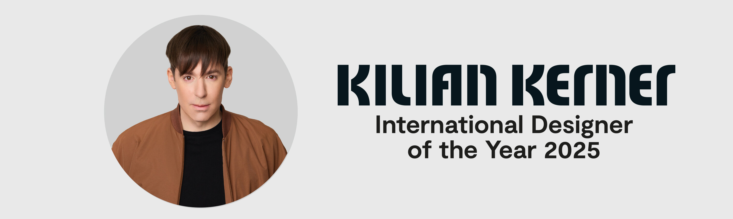 Banner für die Landingpage: NUR DIE Designed by Kilian Kerner im NUR DIE Online Shop. Rundes Porträtfoto von Kilian Kerner in brauner Jacke und schwarzem Oberteil vor hellem Hintergrund, rechts daneben großer schwarzer Schriftzug und der Text „Kilian Kerner International Designer of the Year 2025"